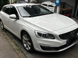 Weiß Gebraucht 2017 Volvo V60 Linje Svart Kombi | 10.800 € (Fairer Preis)