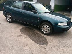 Grün Gebraucht 1995 Audi A4 Limousine | 1.650 €