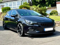 Schwarz Gebraucht 2015 Opel Astra Limousine | 11.500 € (Etwas zu teuer)