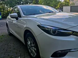 Weiß Gebraucht 2017 Mazda 3 Exclusive Limousine | 12.500 € (Fairer Preis)