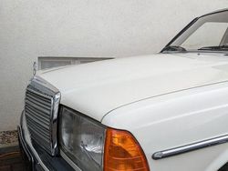 Blau Gebraucht 1983 Mercedes 200 Limousine | 6.700 €