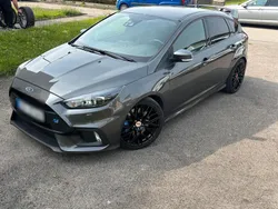 Grau Gebraucht 2017 Ford Focus RS Limousine | 27.950 €
