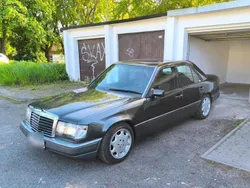 Schwarz Gebraucht 1993 Mercedes E320 Limousine | 9.999 €