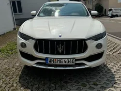 Braun Gebraucht 2018 Maserati Levante SUV | 25.000 € (Superpreis)