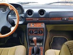 Grün Gebraucht 1977 Mercedes 230 Coupé | 11.500 €