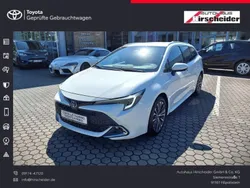 Schneeweiß Neu 2024 Toyota Corolla Team Kombi | 31.890 €