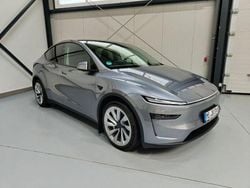 Silber Gebraucht 2025 Tesla Model Y Long Range AWD SUV | 64.889 €