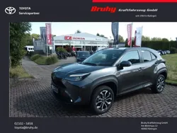 Grau Gebraucht 2024 Toyota Yaris Cross Team SUV | 26.450 € (Guter Preis)