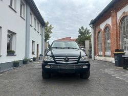 Blau Gebraucht 2001 Mercedes ML270 SUV | 4.900 €