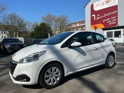 Weiß Gebraucht 2016 Peugeot 208 Kleinwagen | 5.940 € (Guter Preis)
