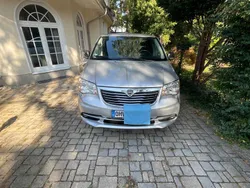 Silber Gebraucht 2012 Lancia Voyager Platinum Van / Kleinbus | 10.700 € (Teuer)