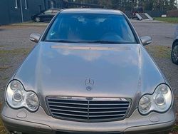 Grau Gebraucht 2004 Mercedes C220 Limousine | 3.200 €