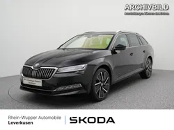 Schwarz / blackmagic met. schwarz / blackmagic met. Gebraucht 2022 Skoda Superb Style Kombi | 50.980 €