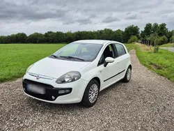 Weiß Gebraucht 2011 Fiat Grande Punto Kleinwagen | 3.400 € (Fairer Preis)