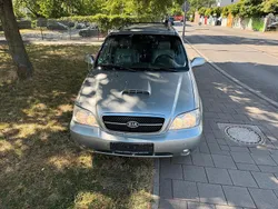 Grau Gebraucht 2006 Kia Carnival Van / Kleinbus | 1.990 € (Fairer Preis)
