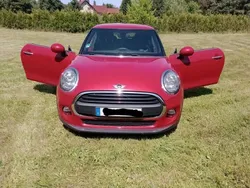 Rot Gebraucht 2018 Mini ONE Kleinwagen | 14.900 € (Etwas zu teuer)