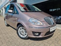 Beige Gebraucht 2010 Lancia Musa Van / Kleinbus | 3.945 € (Etwas zu teuer)