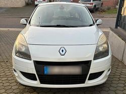 Weiß Gebraucht 2009 Renault Scénic III Limousine | 1.899 €