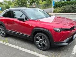 Rot Gebraucht 2022 Mazda MX30 Ad'Vantage SUV | 16.500 € (Fairer Preis)
