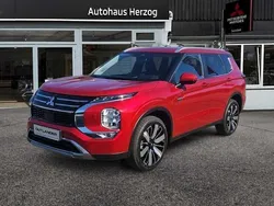 Rot Neu 2025 Mitsubishi Outlander P-HEV Edition SUV | 51.990 €