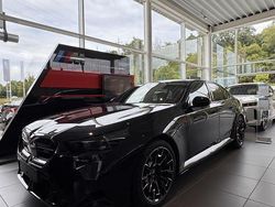 Carbonschwarz Neu 2025 BMW M5 Sport Line Limousine | 135.990 € (Guter Preis)