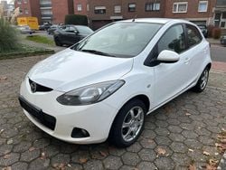 Weiß Gebraucht 2009 Mazda 2 Limousine | 750 € (Guter Preis)