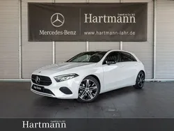 Weiß Gebraucht 2023 Mercedes A180 Advanced Kleinwagen | 27.850 € (Fairer Preis)
