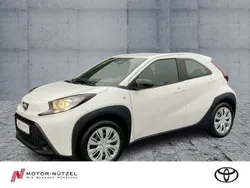 Super white 2 Neu 2025 Toyota Aygo Play Kleinwagen | 16.490 €