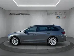 Graphite grau (grau) Gebraucht 2024 Skoda Octavia Ambition Kombi | 31.550 € (Fairer Preis)