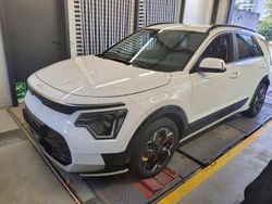 Weiß Gebraucht 2023 Kia e-Niro Spirit SUV | 25.900 € (Fairer Preis)