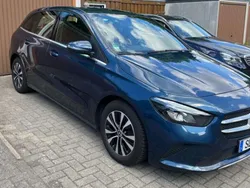 Blau Gebraucht 2021 Mercedes B200 Van / Kleinbus | 15.000 € (Superpreis)