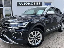 Deep black perleffekt / dach w Gebraucht 2023 VW T-Roc Style SUV | 28.979 € (Fairer Preis)