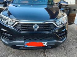 Schwarz Gebraucht 2017 Ssangyong (KGM) Rexton SUV | 16.190 €