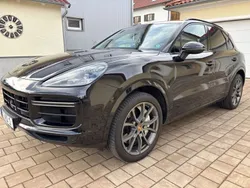 Schwarz Gebraucht 2018 Porsche Cayenne Turbo SUV | 58.500 €