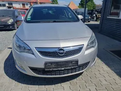 Silber Gebraucht 2011 Opel Astra Design Edition Limousine | 5.900 € (Fairer Preis)