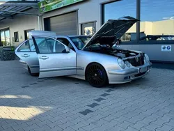 Silber Gebraucht 2001 Mercedes E200 Limousine | 8.999 €