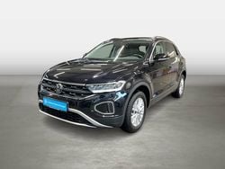 Schwarz (deep black perleffekt) Gebraucht 2024 VW T-Roc Life SUV | 22.370 € (Fairer Preis)