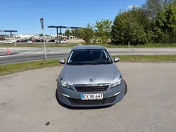 Grau Gebraucht 2014 Peugeot 308 Active Limousine | 2.800 € (Superpreis)