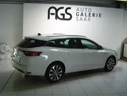 Weiß Gebraucht 2024 Renault Mégane IV Techno Limousine | 21.999 € (Fairer Preis)