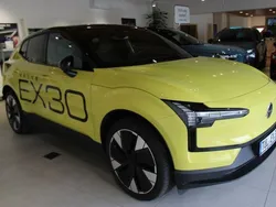 Gelb Gebraucht 2024 Volvo EX30 Plus SUV | 33.990 € (Fairer Preis)