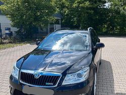 Schwarz Gebraucht 2012 Skoda Octavia RS Kombi | 7.450 € (Fairer Preis)