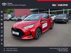 Kaminarot metallic Neu 2025 Toyota Yaris Hybrid Limousine | 27.880 € (Etwas zu teuer)