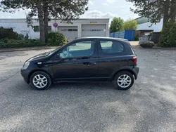 Schwarz Gebraucht 2002 Toyota Yaris Luna Limousine | 599 € (Superpreis)