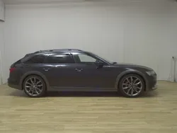 Grau Gebraucht 2021 Audi A6 Allroad Business Kombi | 33.980 €