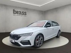 Moonweiß perleffekt/moonweiss metallic Gebraucht 2022 Skoda Octavia RS Kombi | 31.950 € (Fairer Preis)