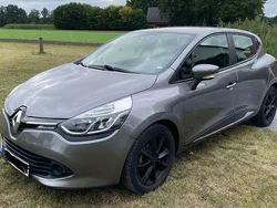 Grau Gebraucht 2015 Renault Clio IV Dynamique Limousine | 5.900 € (Fairer Preis)