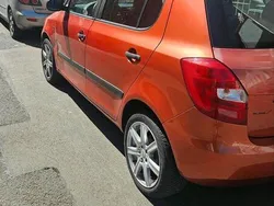 Orange Gebraucht 2009 Skoda Fabia Kleinwagen | 2.000 €