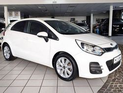 Weiß Gebraucht 2016 Kia Rio DREAM-TEAM Edition Kleinwagen | 7.399 € (Fairer Preis)
