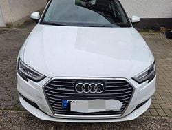 Weiß Gebraucht 2020 Audi A3 Sportback e-tron Sport Kleinwagen | 21.700 € (Guter Preis)