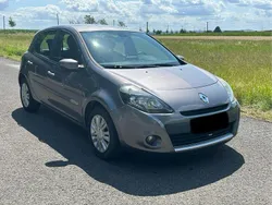 Grau Gebraucht 2011 Renault Clio II Kleinwagen | 2.600 € (Fairer Preis)